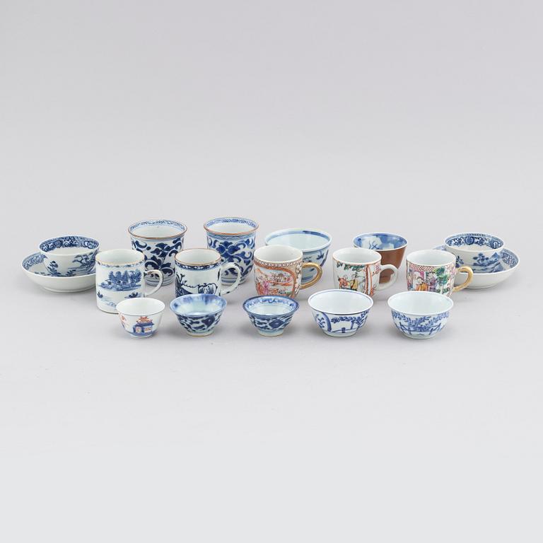 16 chinese porcelain cups from the 18th/19th and 20th century.