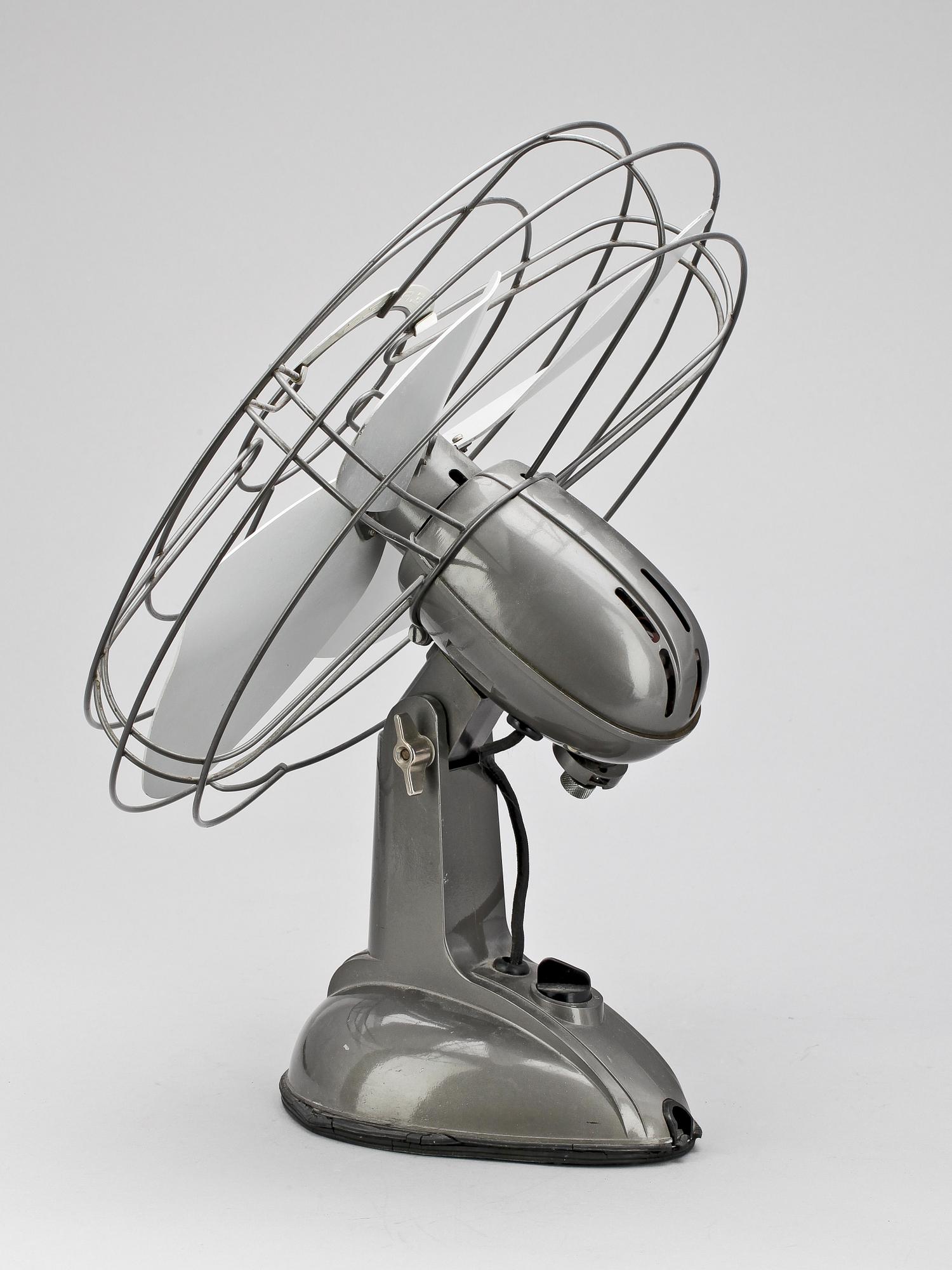 BORDSFLÄKT, metall, Erres, Holland, 1900-talets mitt. Etikettmärkt undertill.