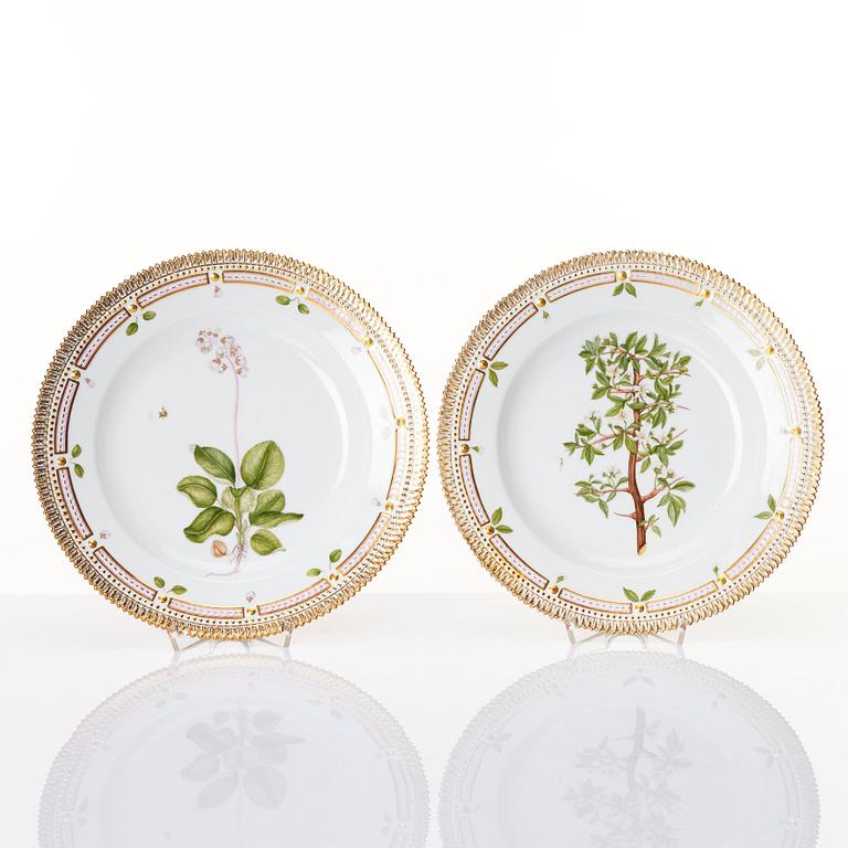 A set of nine Royal Copenhagen 'Flora Danica' dinner plates, Denmark, 20th Century.