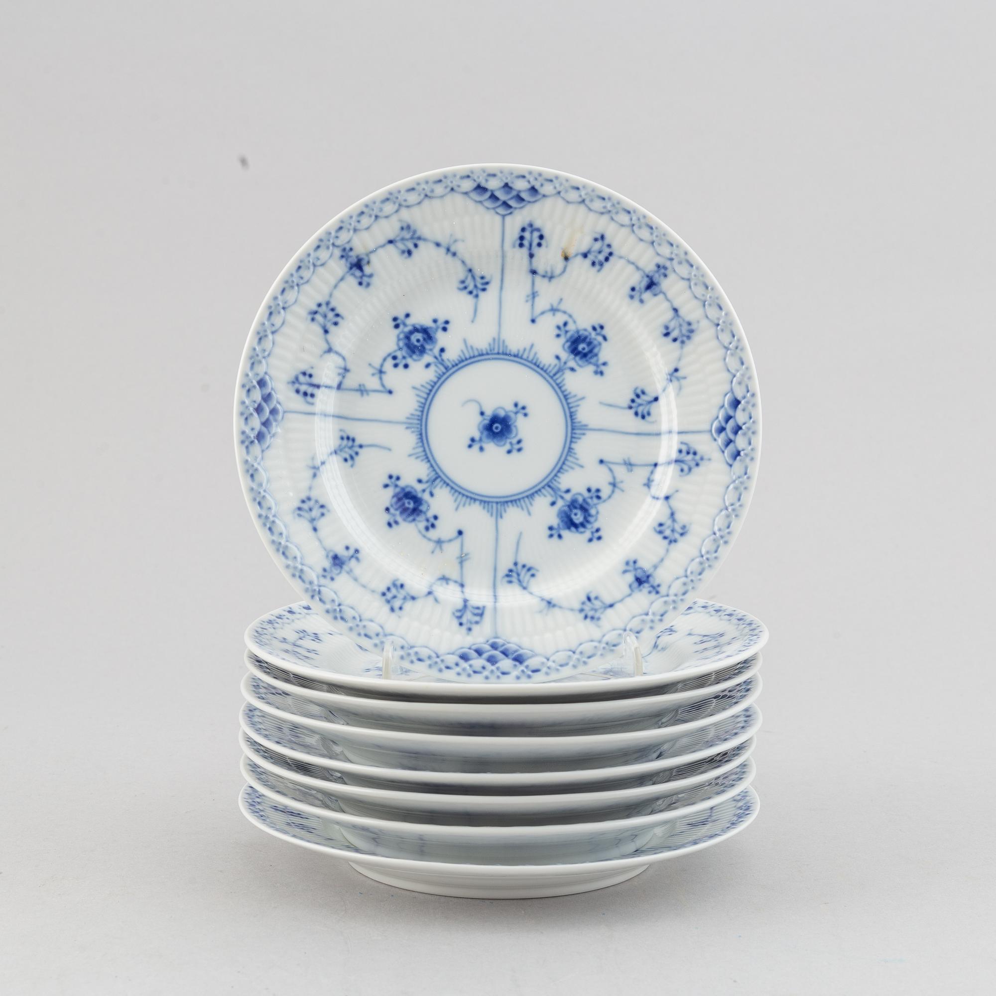 A 19 pcs coffee service 'Musselmalet' from Royal Copenhagen.