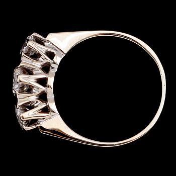 RING, 18 k vitguld, 3 briljantslipade diamanter tot 1.39 ct.