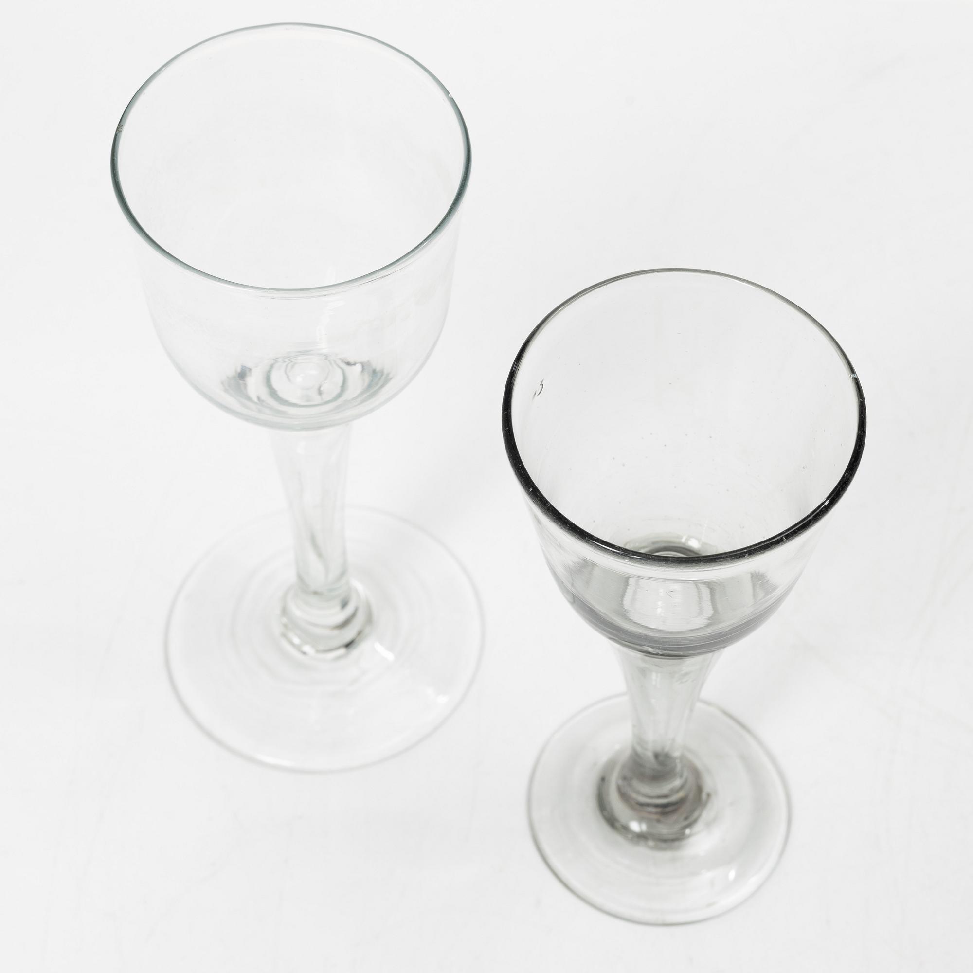 Starkvinsglas, 2 st, snarlika, 1700-tal.