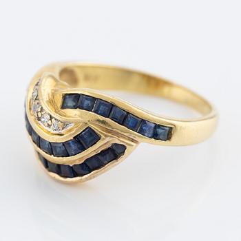 Ring, 18K gold with sapphires and small brilliant-cut diamonds.