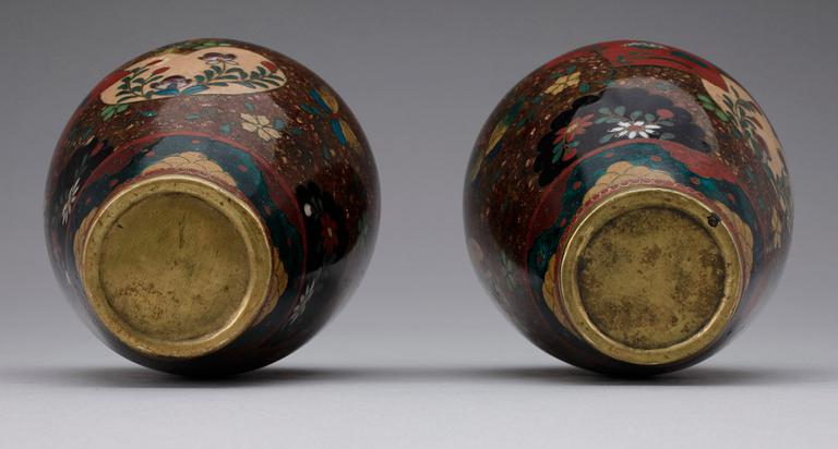 VASER, sex stycken, cloisonne. Japan, Meiji.