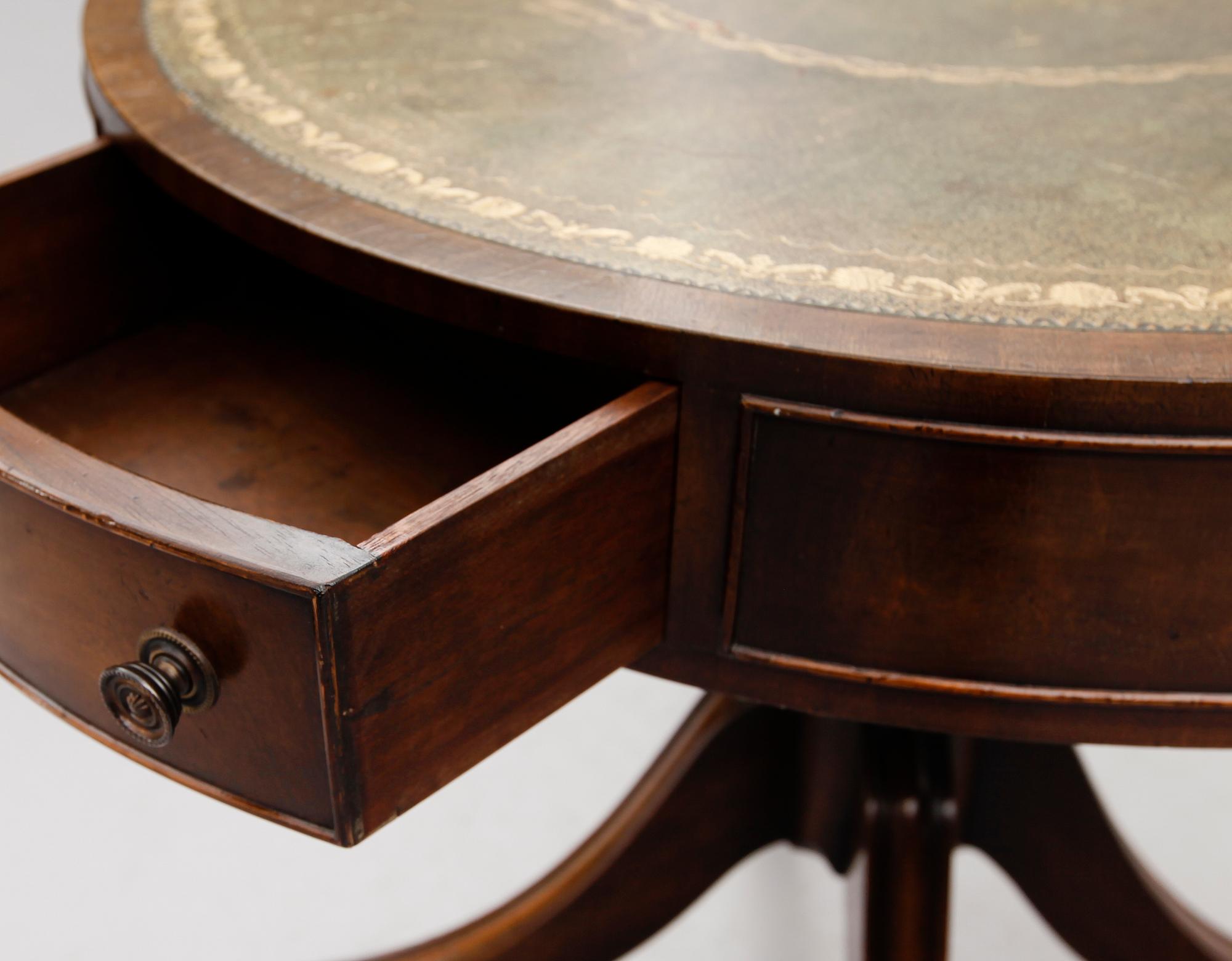 KARUSELLBORD, England, 1900-tal.