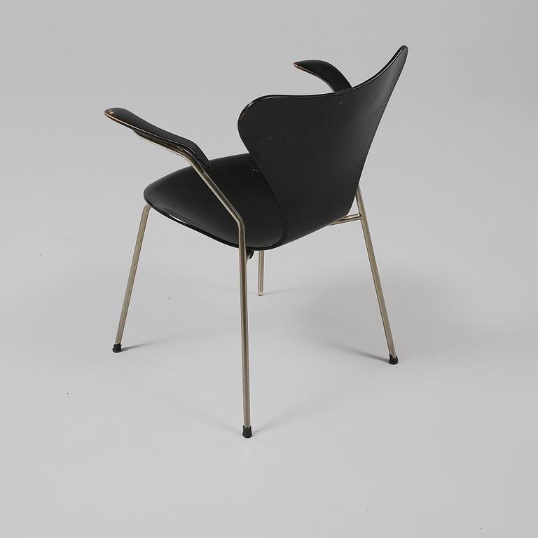 KARMSTOL, "Sjuan", Arne Jacobsen för Fritz Hansen, modell formgiven 1955.