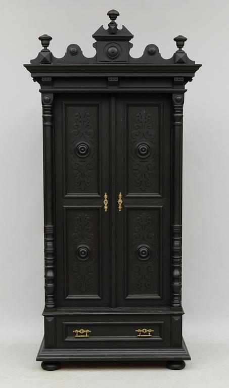 KLÄDSKÅP, 1800-talets andra hälft.