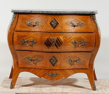 BYRÅ, rokokostil, 1900-talets mitt.