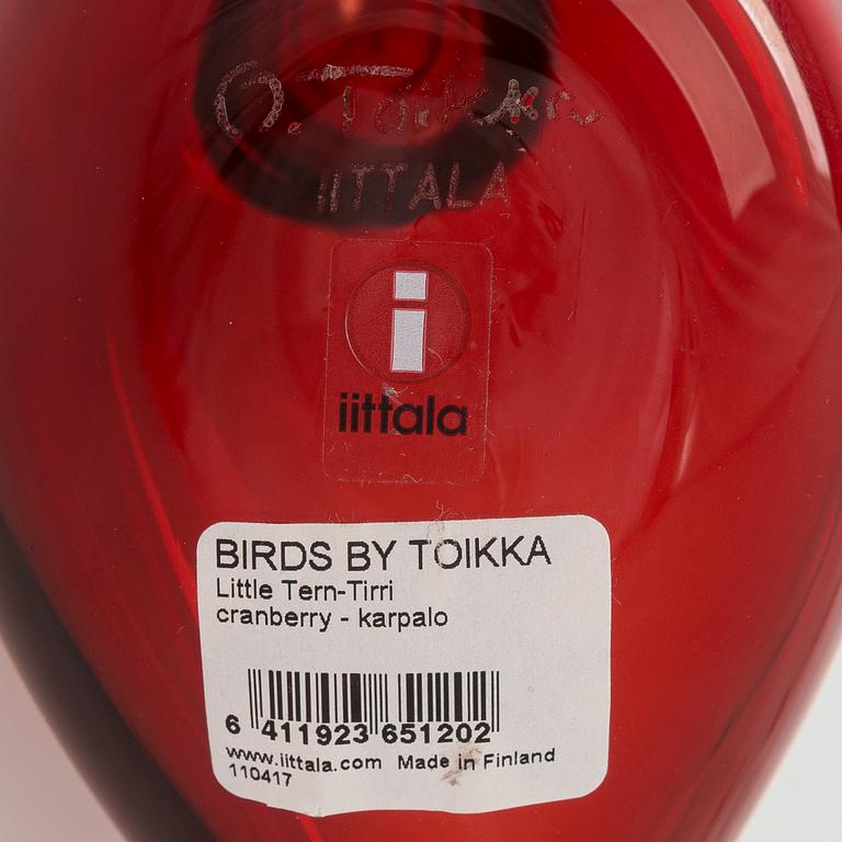 Oiva Toikka, a 'Ruby bird' and 'Little tern' glass birds, signed O. Toikka Iittala.