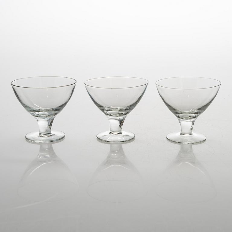 Gunnel Nyman, lasiston osia, 33 kpl, "GN 46", Nuutajärvi Notsjö. Tuotannossa 1949-1969.