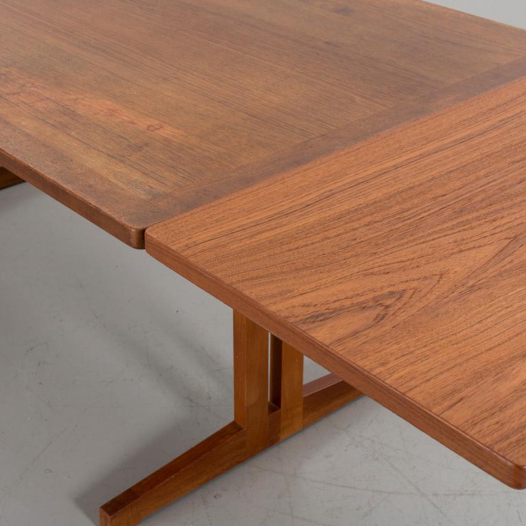 AN ULFERTS DINNER TABLE, TIBRO.