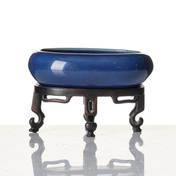 A blue glazed brush 'dobule fish' washer, Qing dynasty, 19th century.