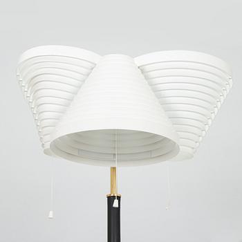 Alvar Aalto, lattiavalaisin, malli A809, Valaisinpaja, Artek, 1900-luvun loppu.