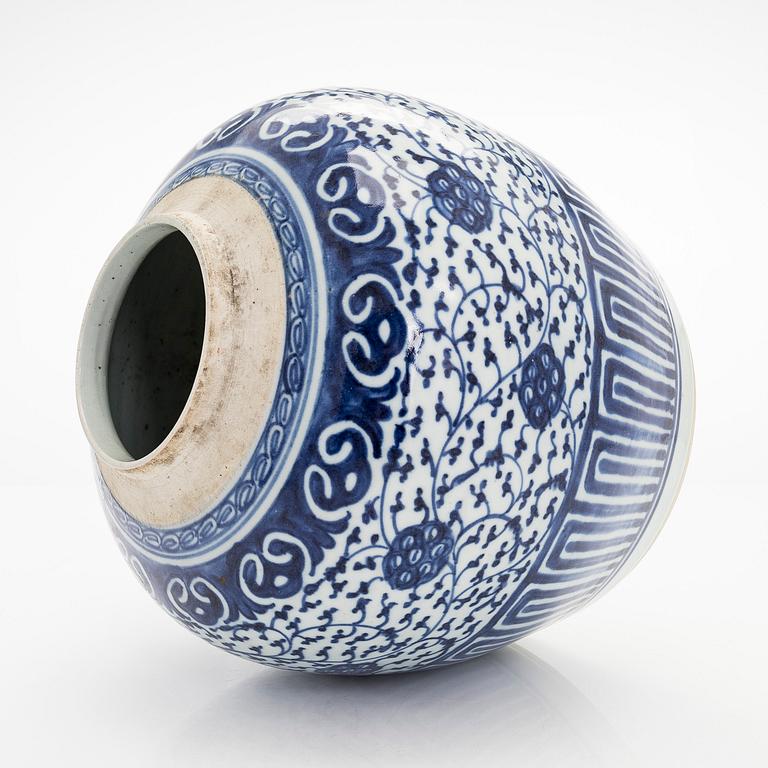 Ruukku, posliinia. Kiina, myöhäinen Qing-dynastia.