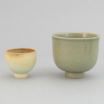 Lasse Östman, a set of four stoneware vases and two bowls.