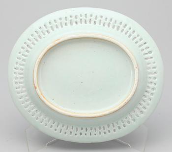 GALLERSKÅL MED FAT, porslin, Kina, 1800-tal.