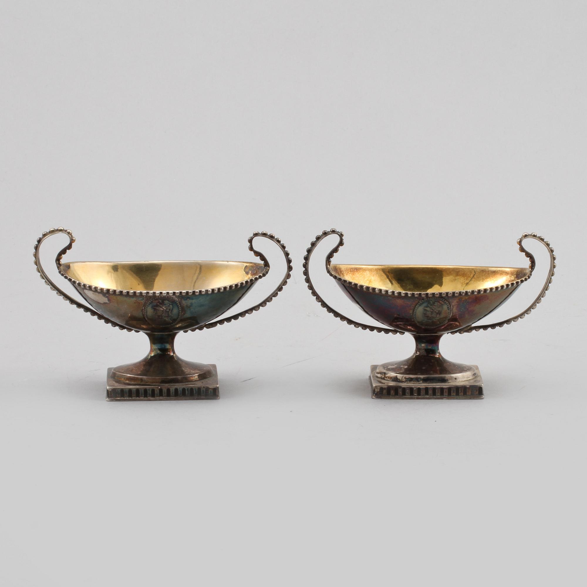 SALTKAR, ett par, silver, gustavianska, Pehr Zethelius, Stockholm, 1793. Vikt 146 g.