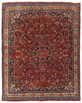 363. A semi-antik Bidjar carpet, ca 297 x 237 cm.