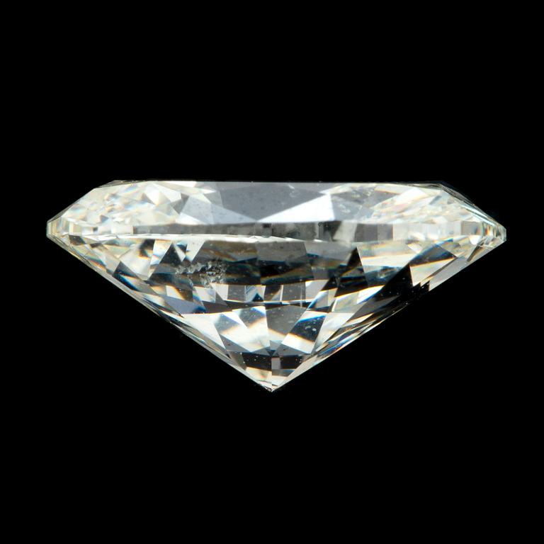An oval brillant-cut diamond 2.94 cts quality ca K/L - si2/p1.