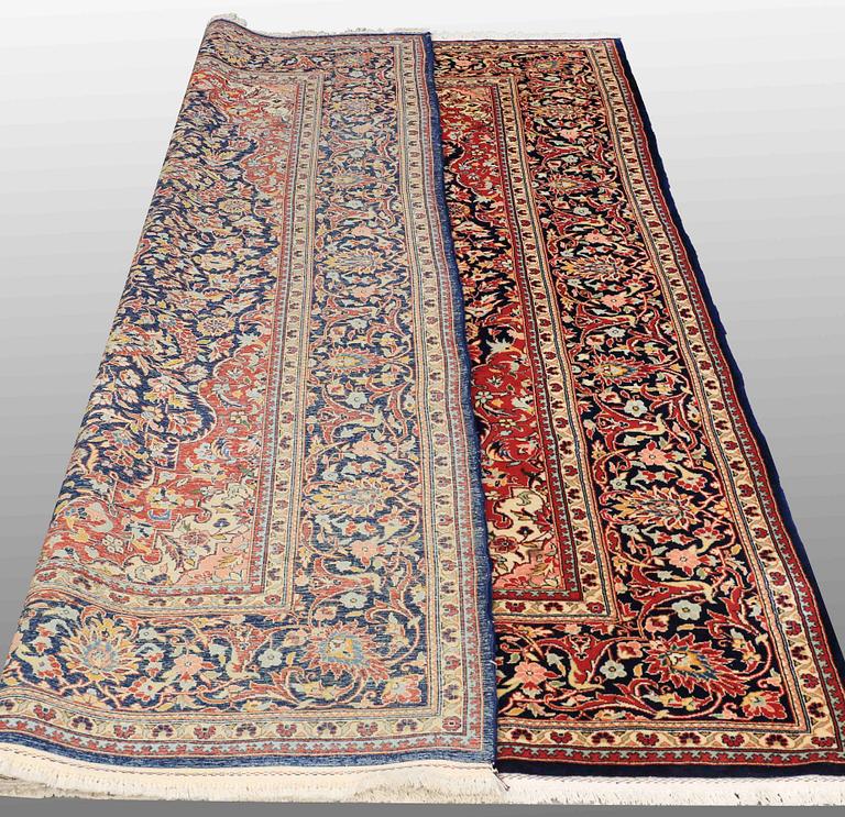 A carpet, Kashan, ca 302 x 200 cm.