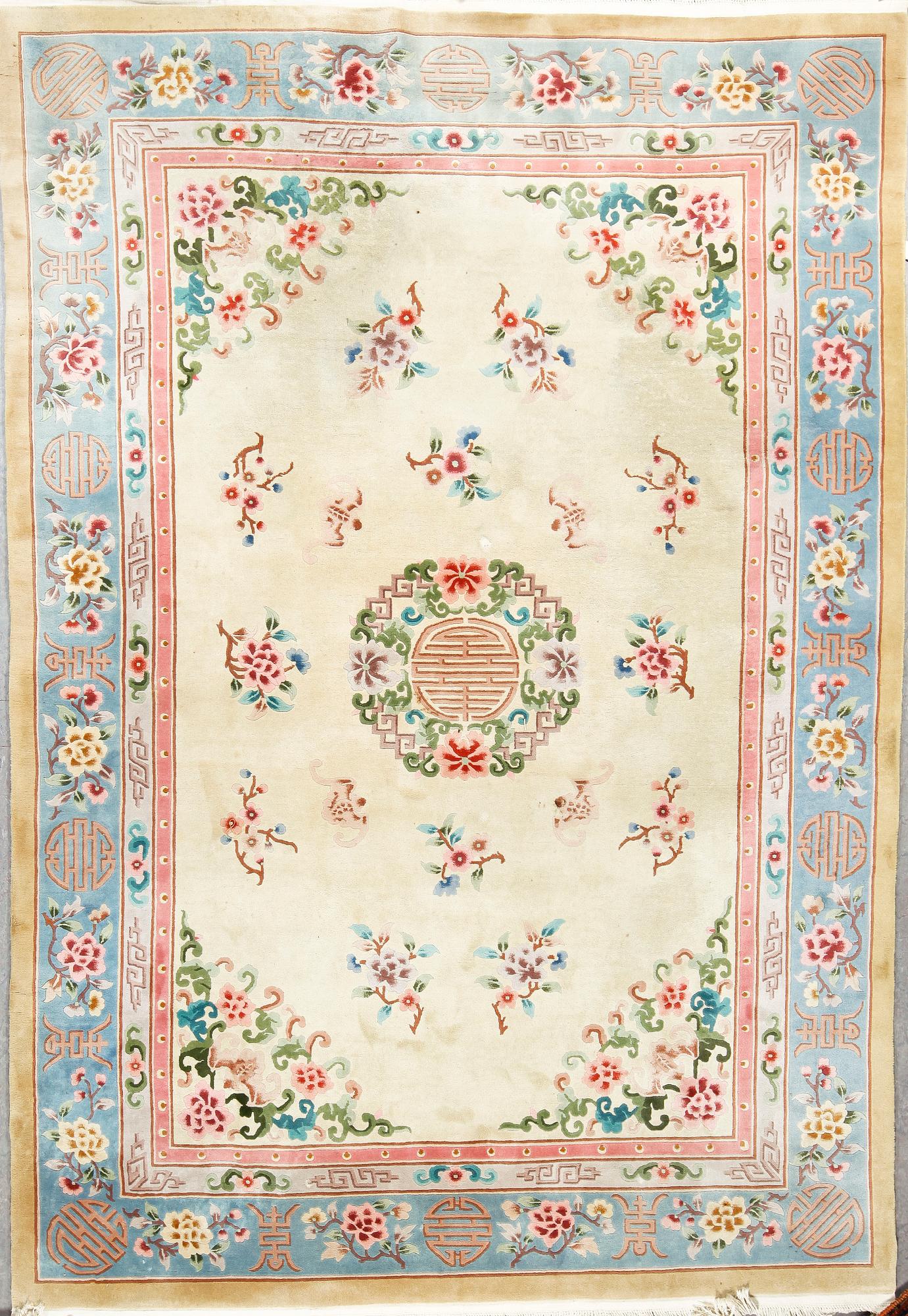 MATTA, Kina, ca 338x236 cm.
