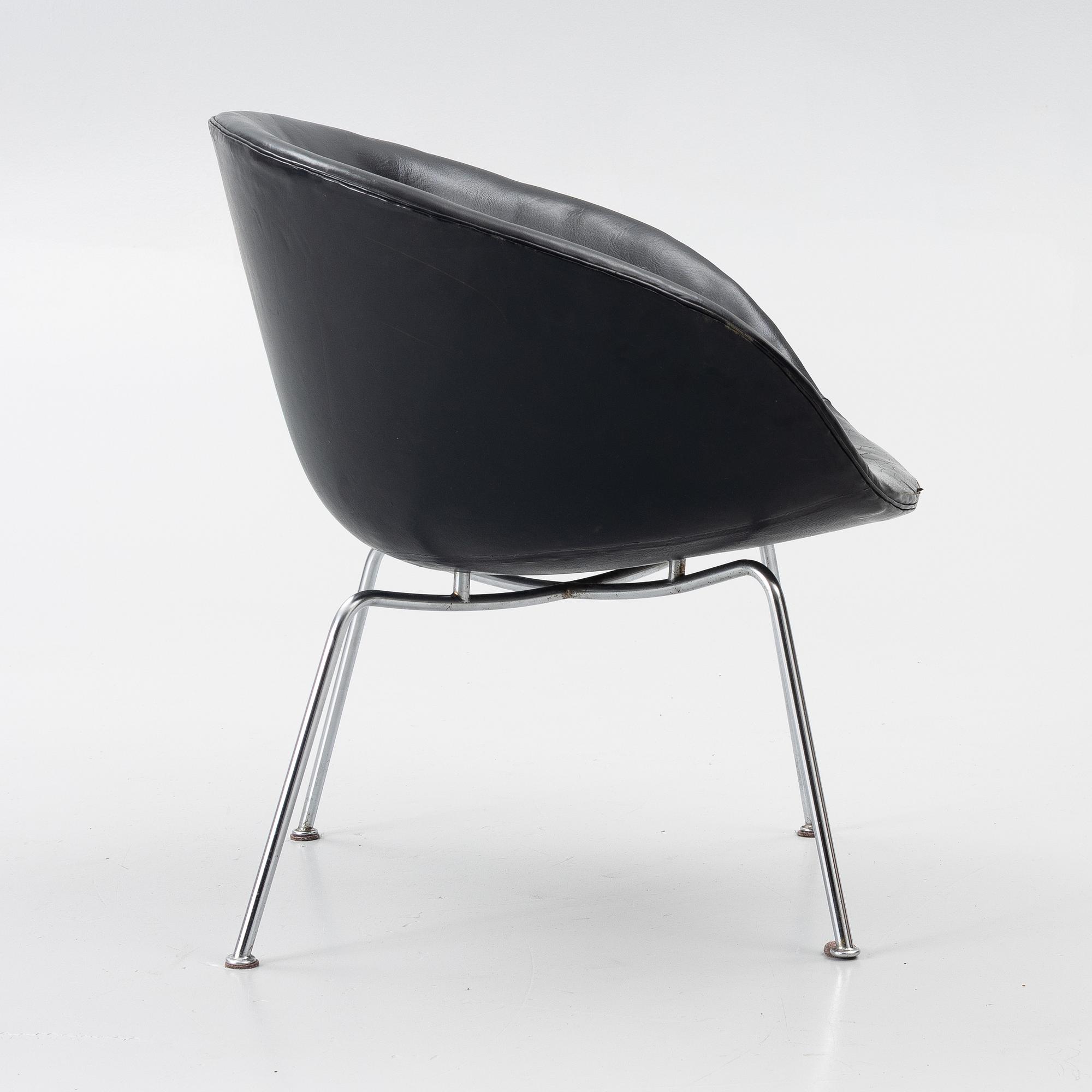Arne Jacobsen, fåtölj, "The Pot", Fritz Hansen, Danmark, 1900-talets andra hälft.