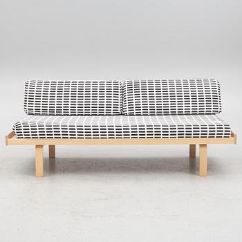 Alvar Aalto, a model  "Laveri"/"710" daybed, Artek, Finland, 21st century.