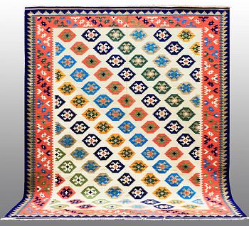 CARPET, Kilim Shiraz, ca 300 x 240 cm.