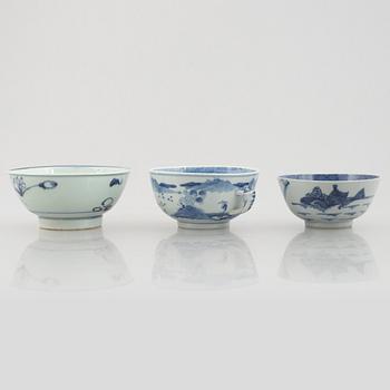 Six pieces of blue and white porcelain, China, Qing dynasty, late 18th-19th century.