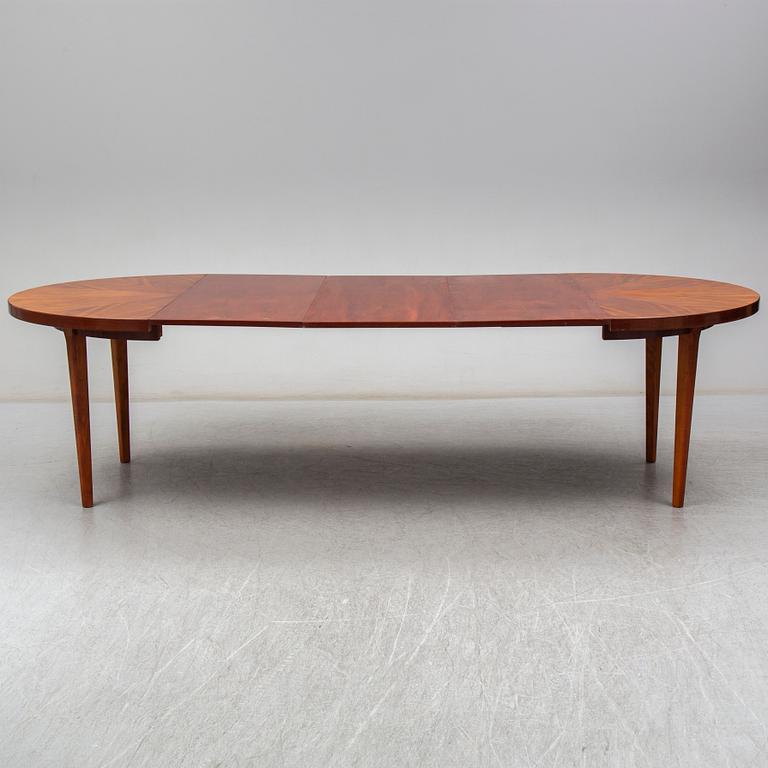 a mahogany dining table from the mid 20th century.