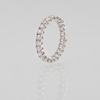 RING, 18K vitguld med fasettslipade diamanter ca 1,58 ct. Vikt 2,6 gram.
