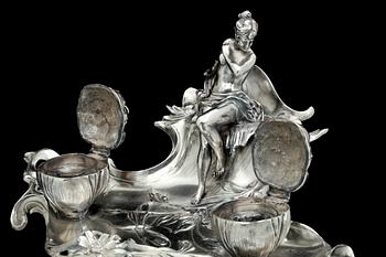 SKRIVBORDSUPPSATS, jugend, 1900-talets första hälft.