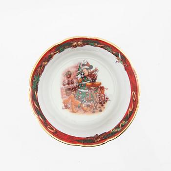 Stefan Lindahl service 46 pcs "Disney" for Fyrklövern late 20th century porcelain.