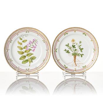 A set of 12 Royal Copenhagen 'Flora Danica' dishes, Denmark, 20th century.