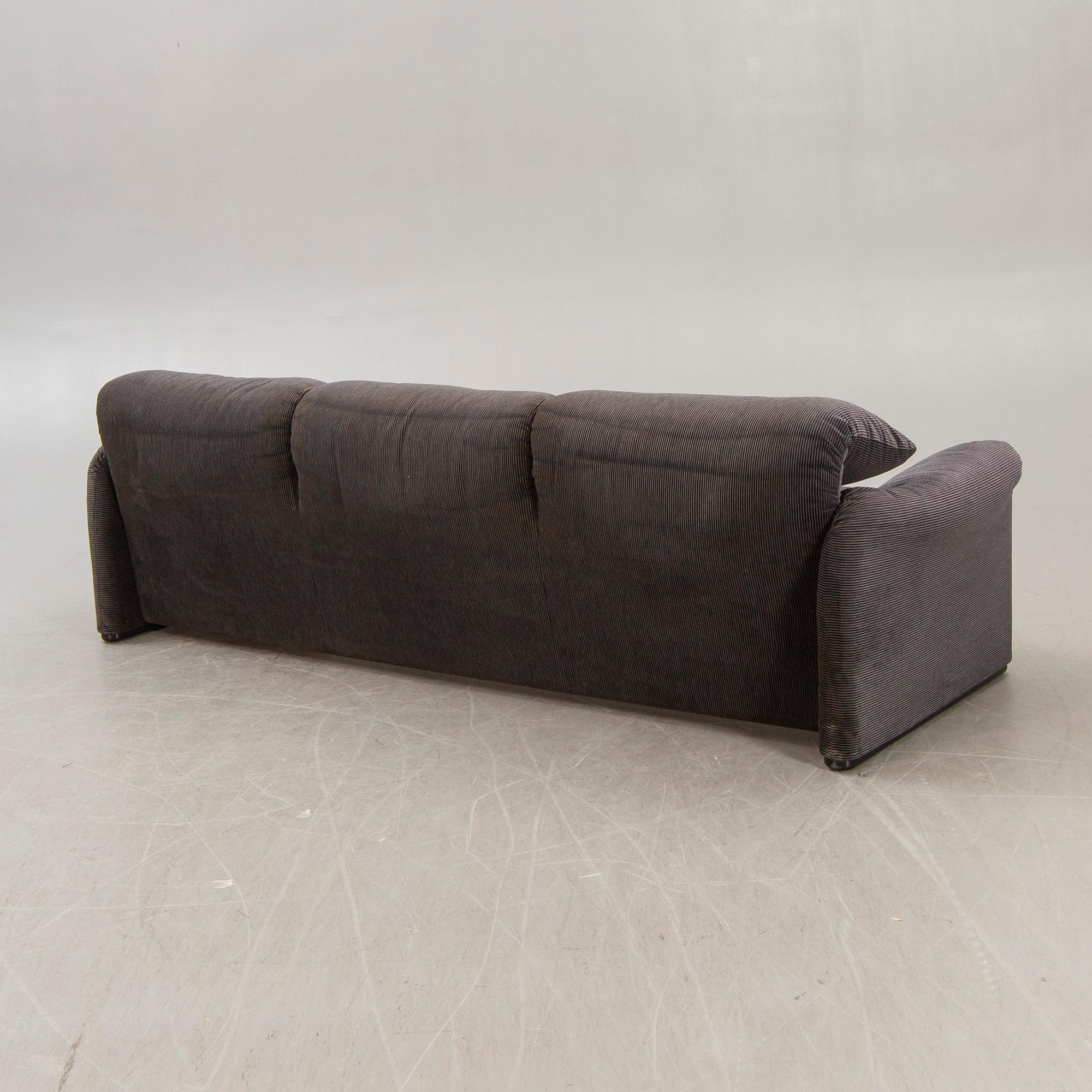 Vico Magistretti, a 'Maralunga' sofa, Cassina, Italy, late 20th Century.