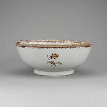 BÅLSKÅL, porslin. Kina, Qianlong (1736-1795).