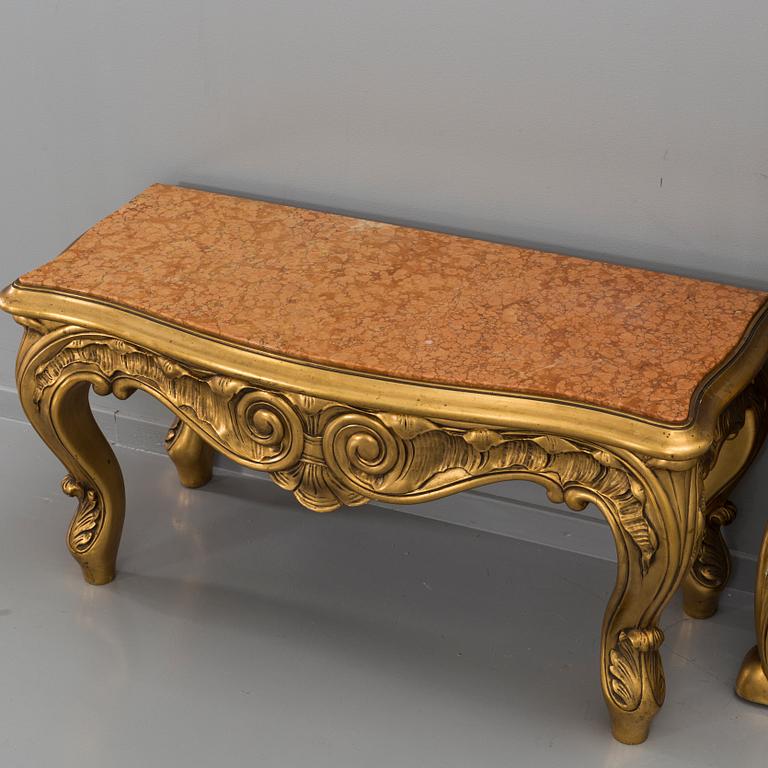 A MIRROR AND CONSOLE TABLE, turn of the century 1900 / early 20th century.