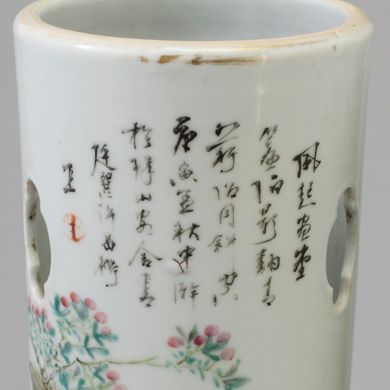 A pair of Chinese porcelain vases, 20th century.