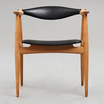 HANS J WEGNER, karmstol "Åget", modell "CH-34", Carl Hansen & Søn, Danmark 1960-tal.