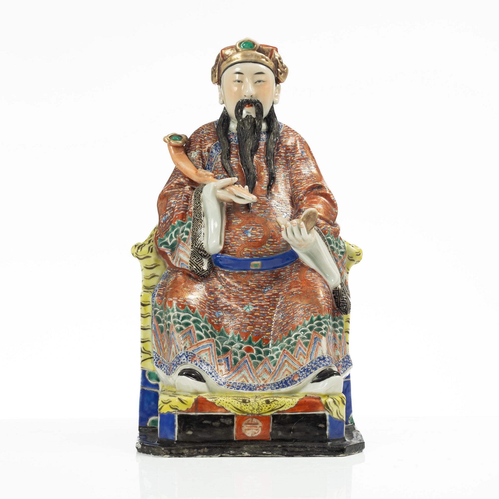 A Chinese porcelain figure, late Qing dynasty / around 1900.