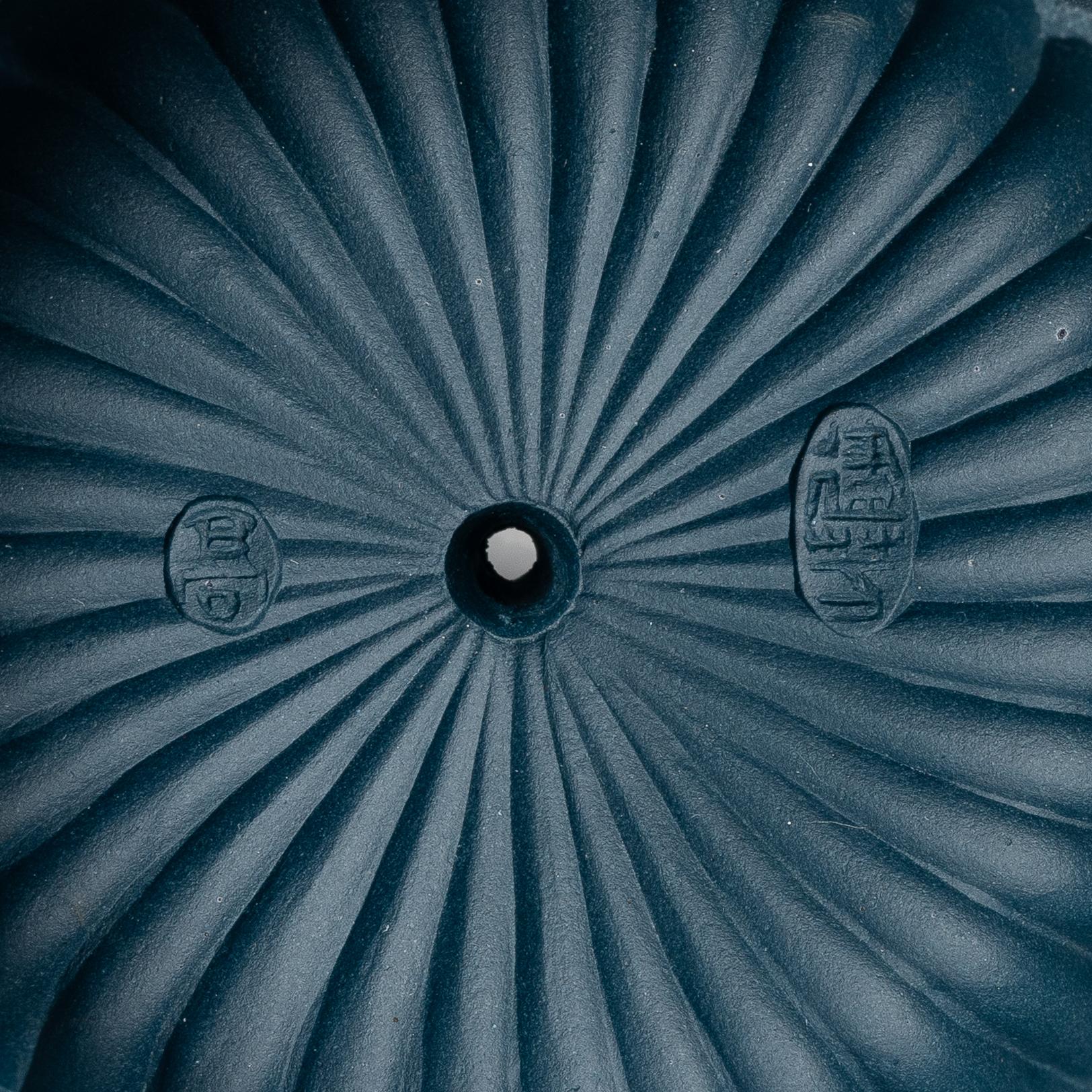 Two Chinese yixing teapots attributed to Gao Jianfang (b. 1956), China 1980s.