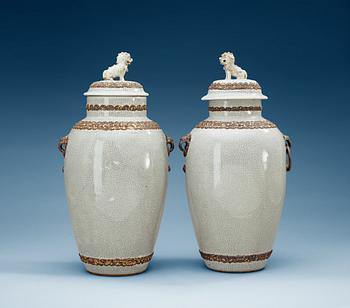 A pair of ge-glazed jars with covers, Qing dynasty.
