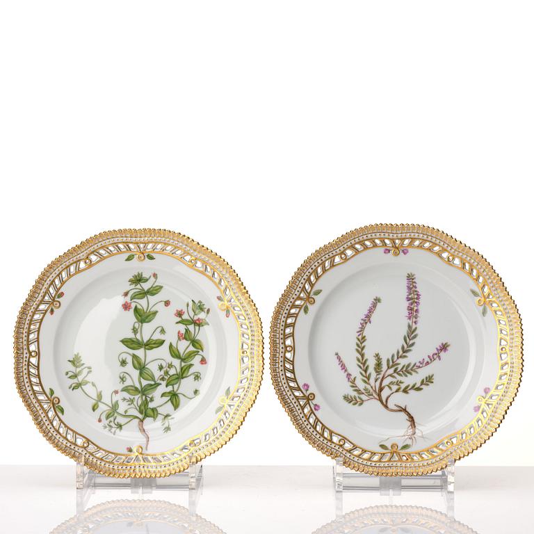 A set of eight Royal Copenhagen "Flora Danica" dessert dishes, Denmark, 20th Century.