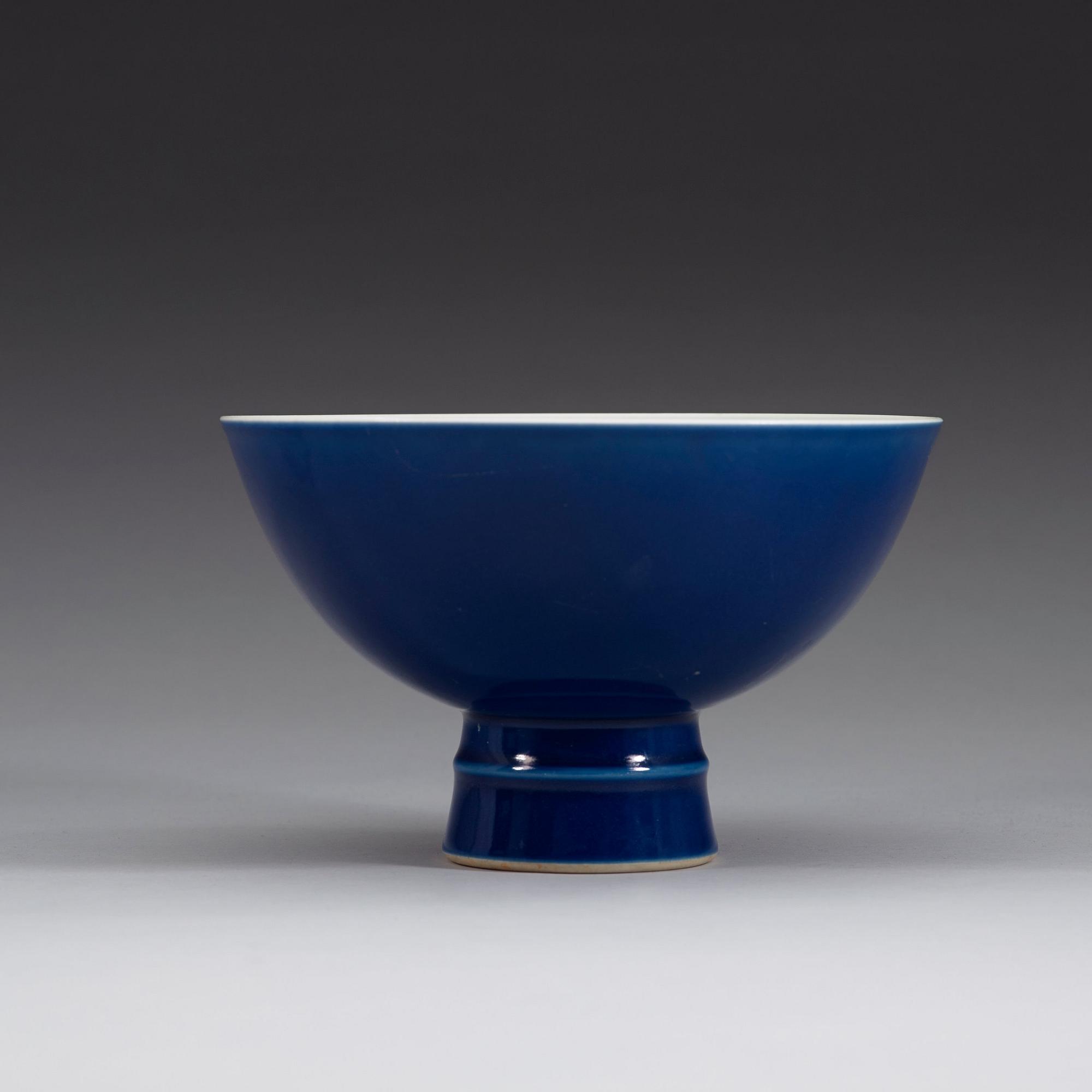 STEMCUP, porslin. 1900-tal, med Qianlong-märke.