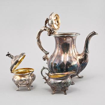 KAFFESERVISDELAR, 3 st, silver, rokokostil, Cohr, Danmark samt GAB, Stockholm 1960-tal. Vikt 1025 g.