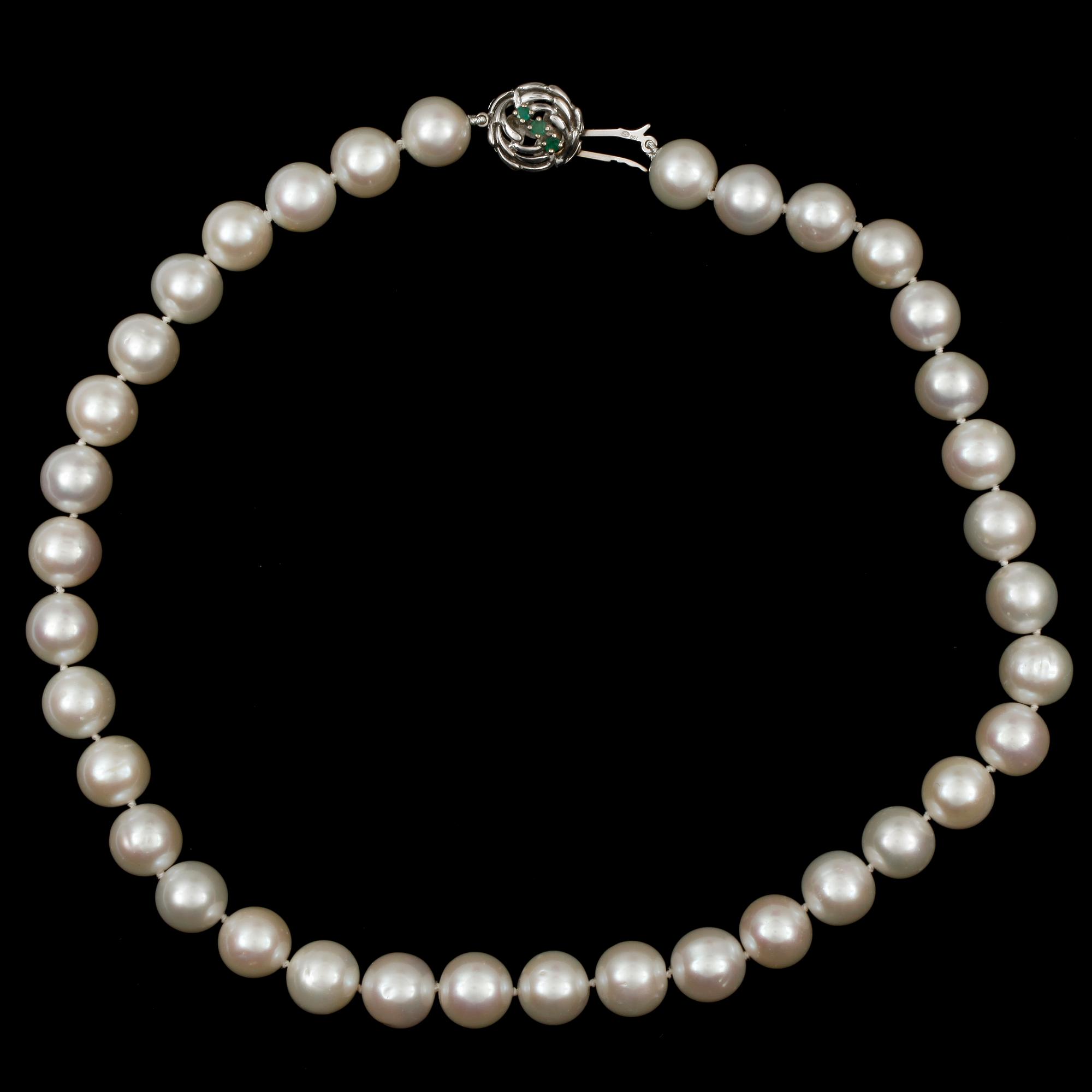 PÄRLCOLLIER, odlade pärlor, med lås i 18 k vitguld.