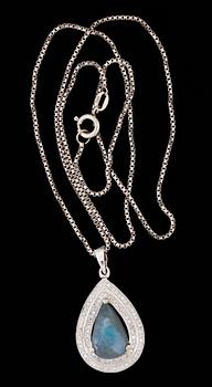 HALSSMYCKE, 14k vitguld med opal och diamanter tot ca0,42ct. 2000-tal. Totalvikt ca6g.