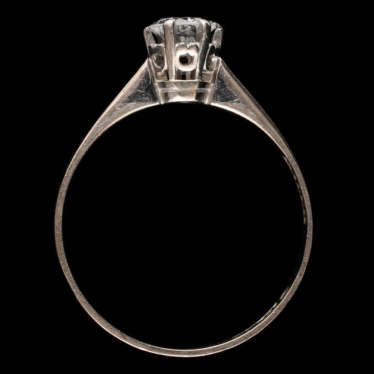 RING, 18k vitguld med briljantslipad diamant 0.47 ct,  Anderson & Magnusson Göteborg, 1972. Vikt 2 g.