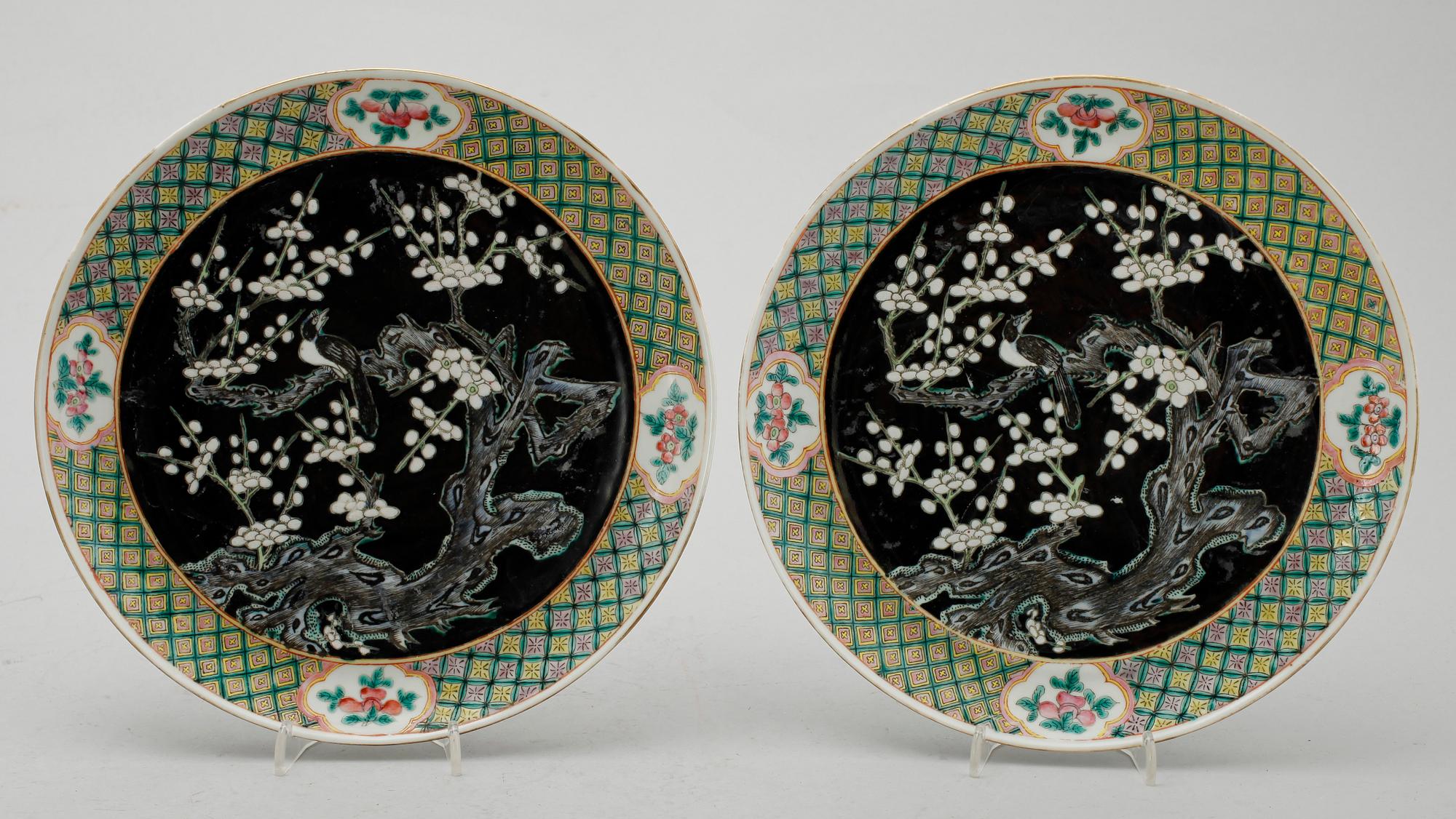 TALLRIKAR, 1 par, porslin, Kina, 1800-/1900-tal.