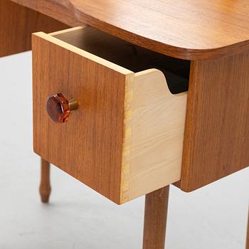 A mid 20th century dressing table.